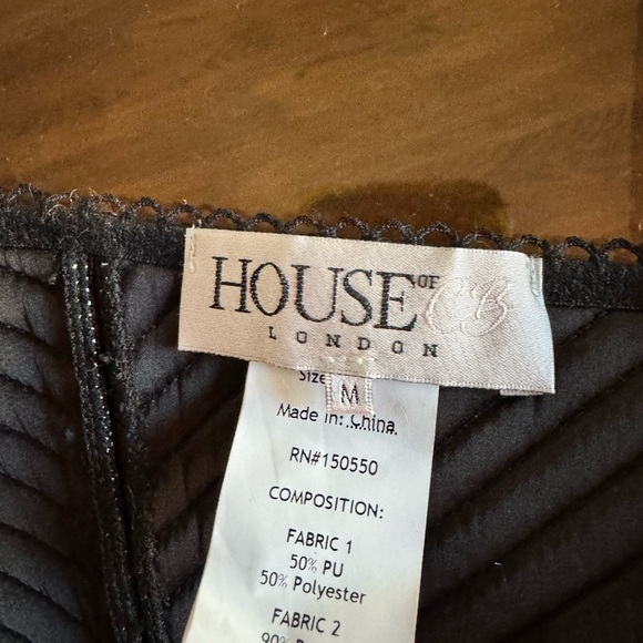 House of CB black shiny textured quilted corset cropped top size M - Picture 3 of 9